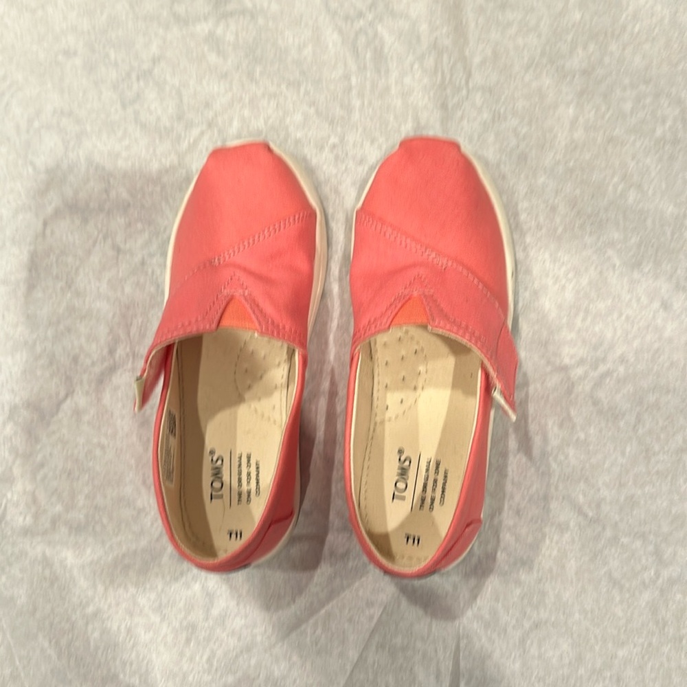 Girls velcro slip on shoes